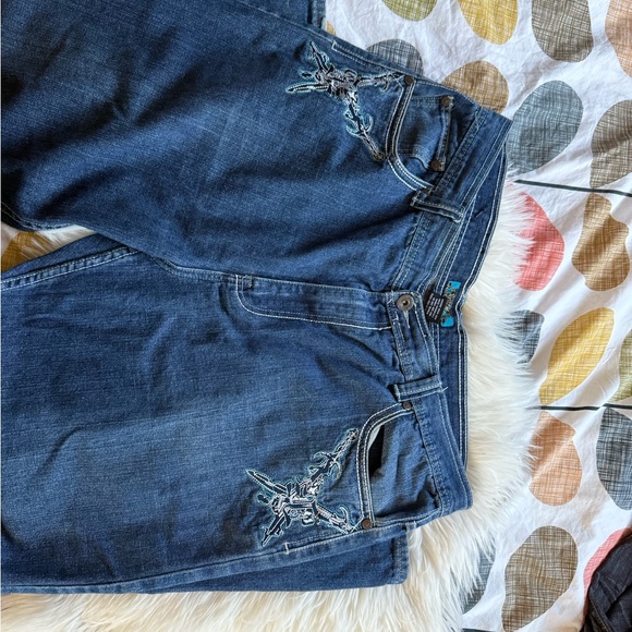 Men's Blue Denim Jinza Jeans with Embroidered Design - Picture 8 of 9